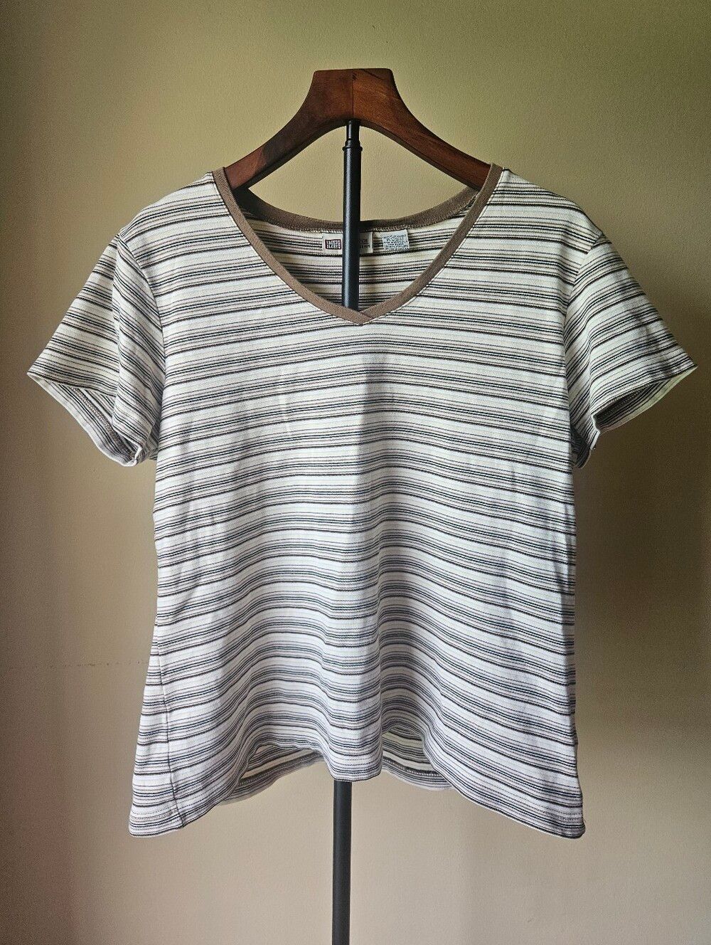 Vintage Faded Glory Striped V-Neck Short Sleeve Tee in White and Brown Size XL